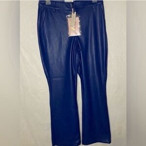 Avec Les Filles Faux Leather
Flare Pants Size S